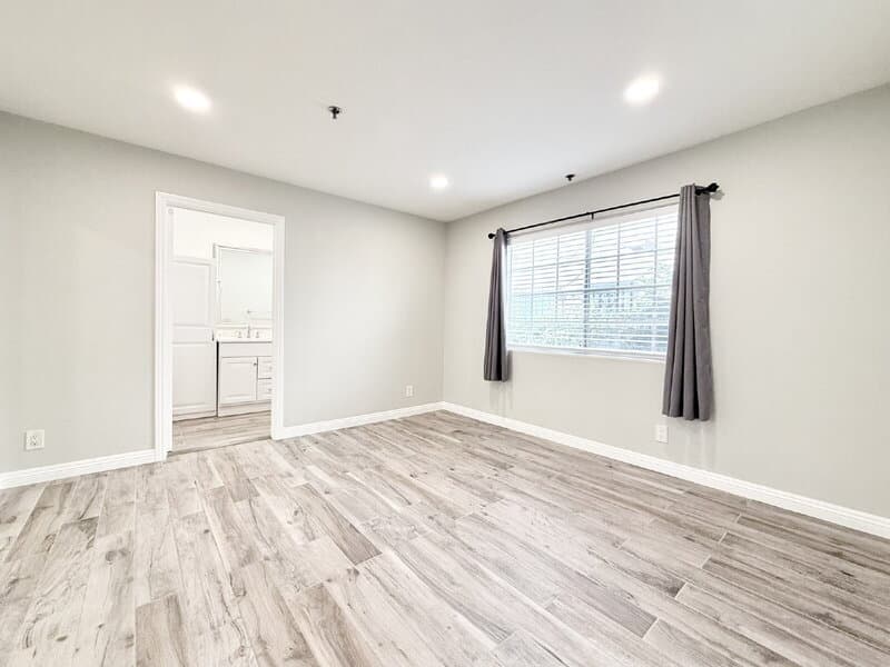 Inglewood Condo: 741 Venice Way