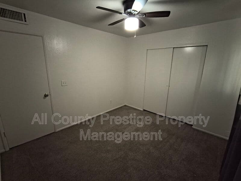 Glendale Townhome: 7524 N 47th Dr.