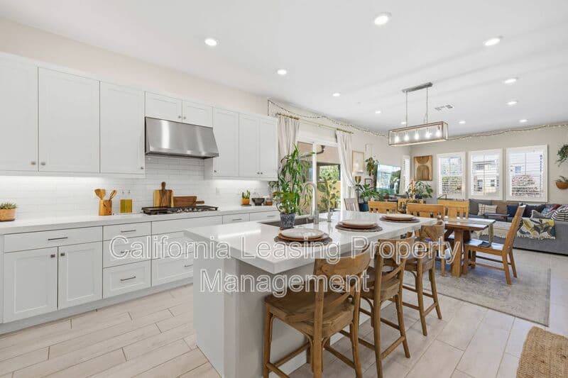 Valencia House: 27233 Red Willow Court