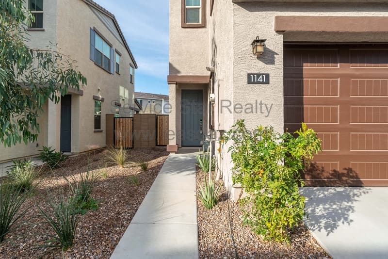 Chandler Townhome: 1141 W Diamondback Dr