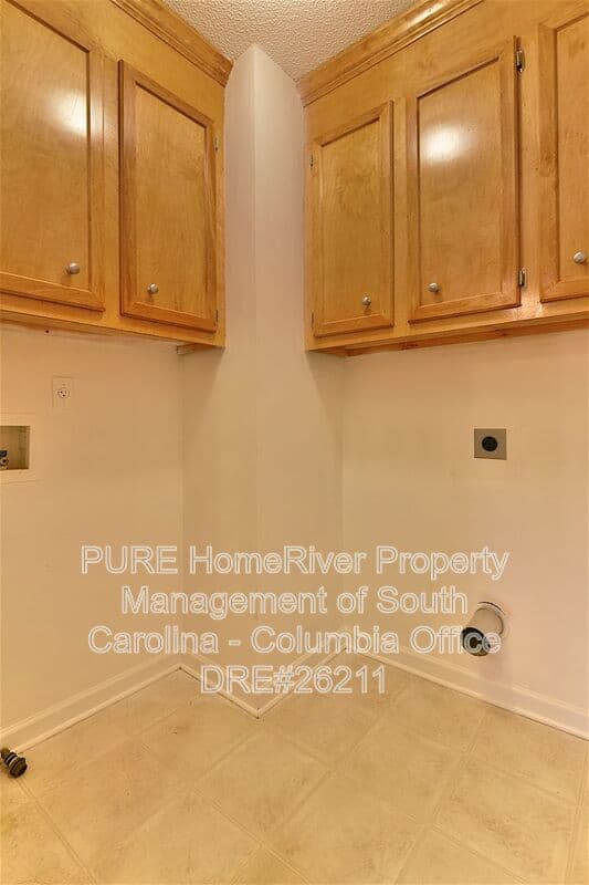 Elgin House: 20 Sugar Maple Ct