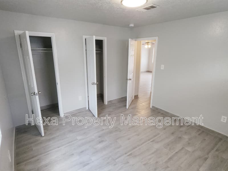 Houston Condo: 4679 Weaver Rd