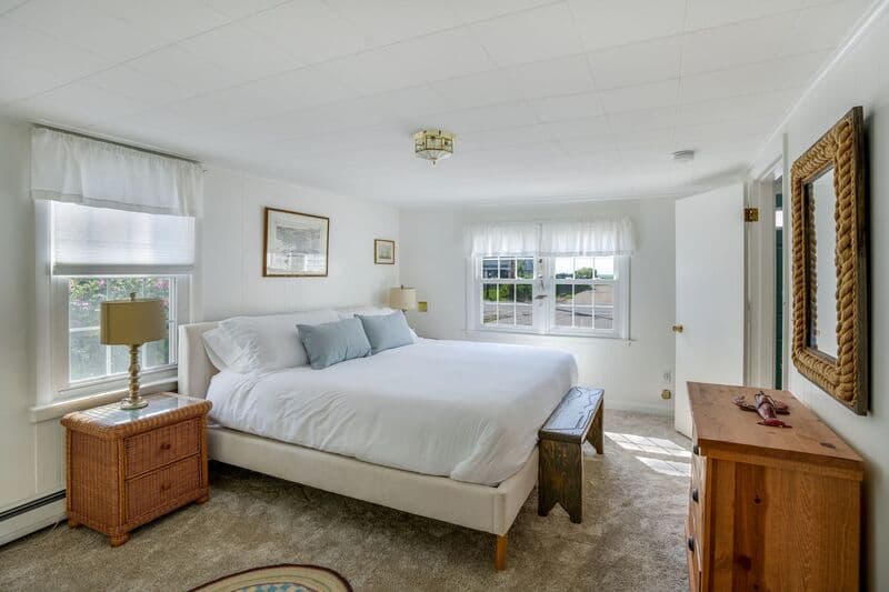 Wells House: 240 Island Beach Road
