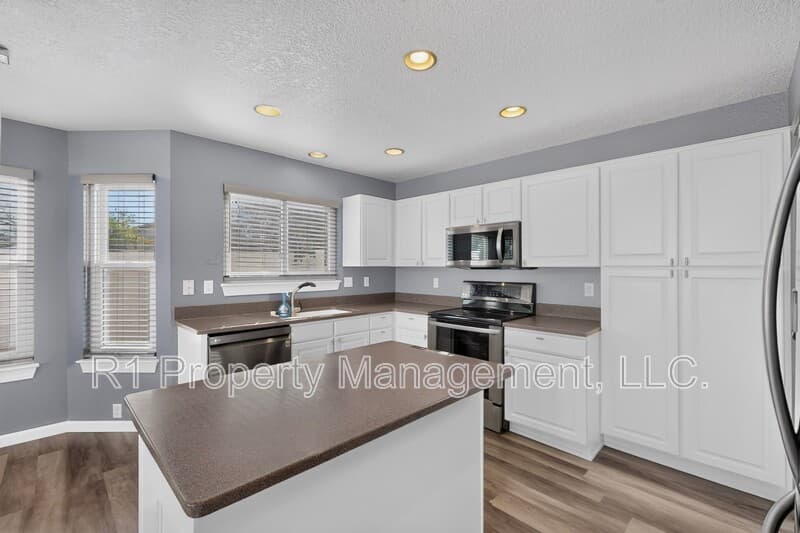 Rio Rancho House: 233 Nicklaus Drive Southeast