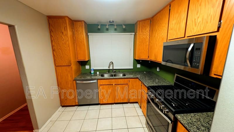 Albuquerque House: 2837 Palomas Dr NE