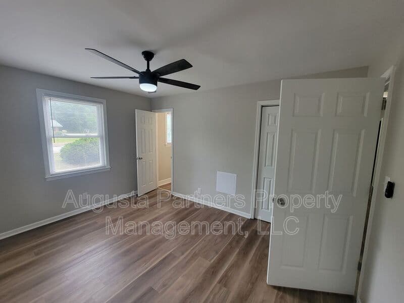 Augusta House: 323 Pineview Drive