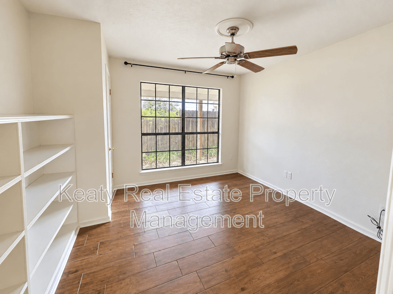 Lafayette House: 202 Long Plantation Boulevard