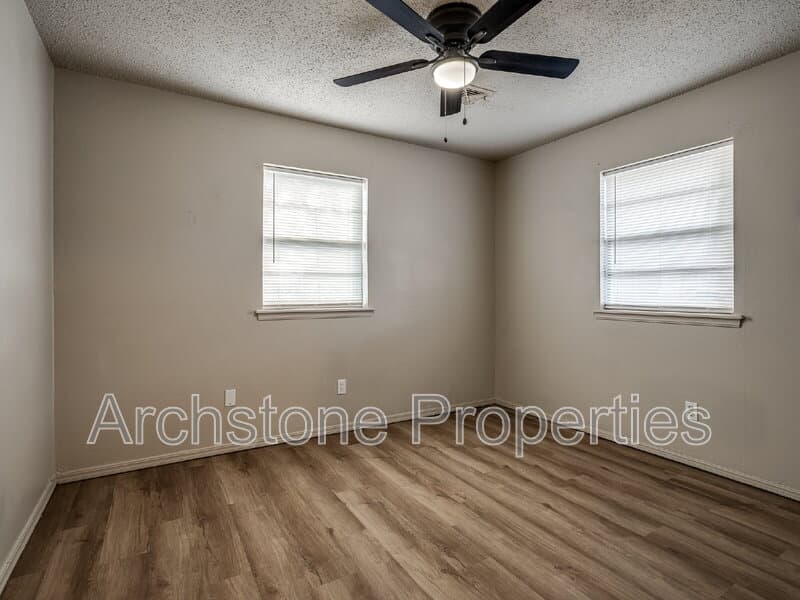 Midwest City House: 1309 Hickory Lane