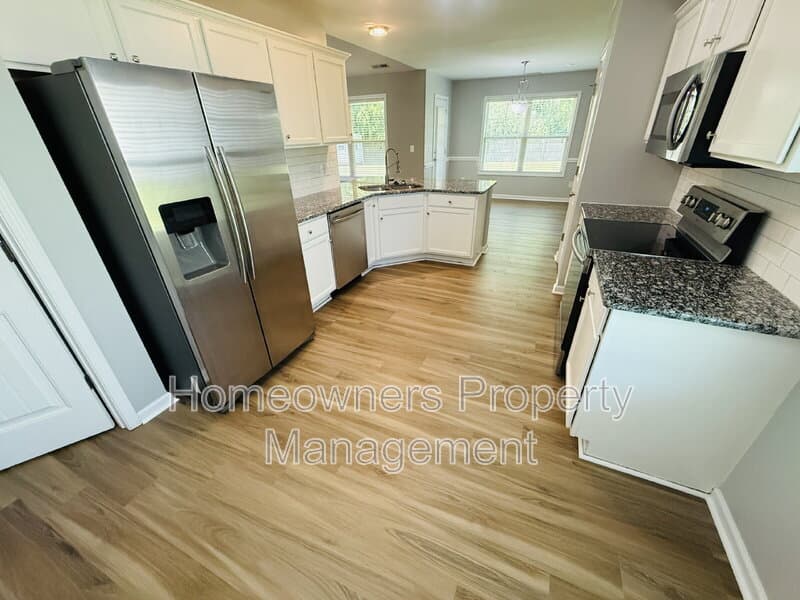 Raeford House: 152 Ladden Ln