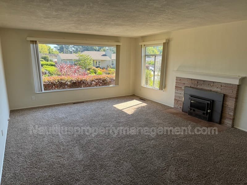 Santa Cruz House: 323 Spring Street