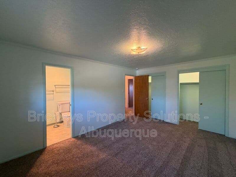 Albuquerque House: 7121 Edwina Ave NE