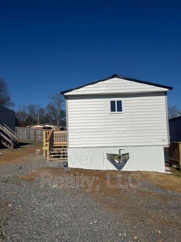 Athens House: 3000 Highway 11 S.