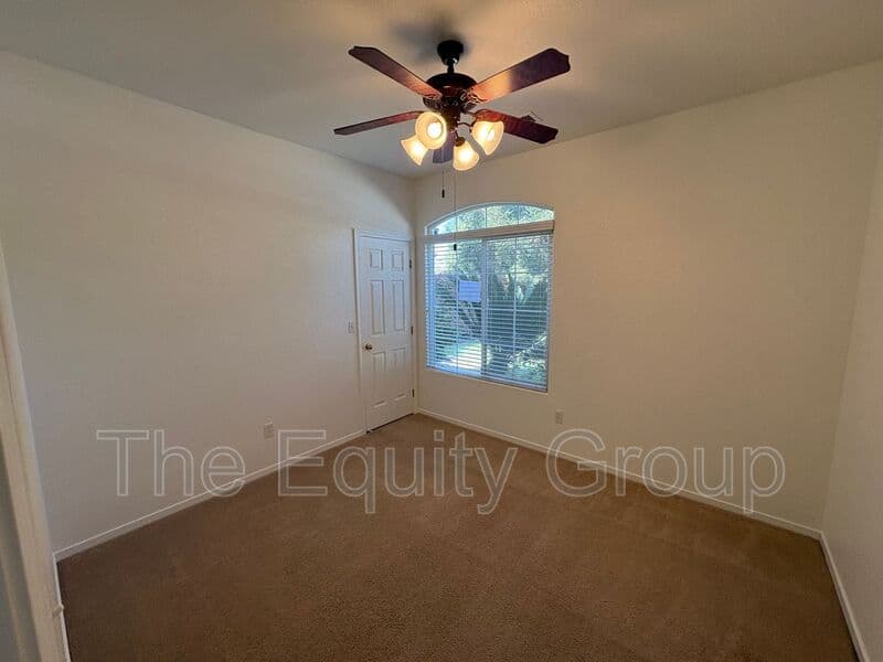Visalia House: 2643 West Oakridge Ave