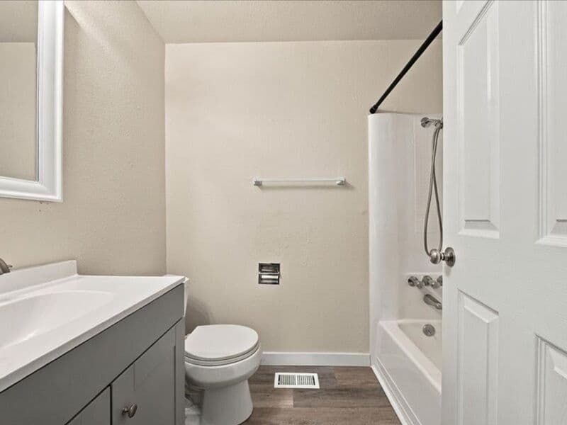 Kennewick Condo: 800 S. Huntington St.