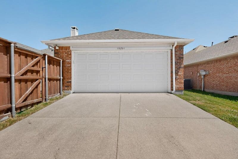 Frisco House: 10201 Max Lane