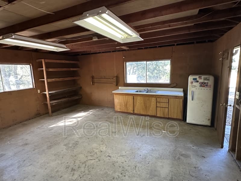 Rogue River House: 2978 E Evans Creek Rd