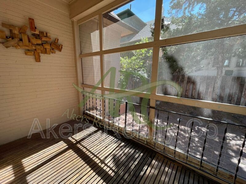 Pueblo House: 501 Van Buren St