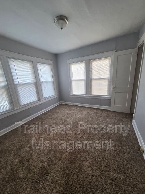 Kansas City House: 4002 Warwick Blvd