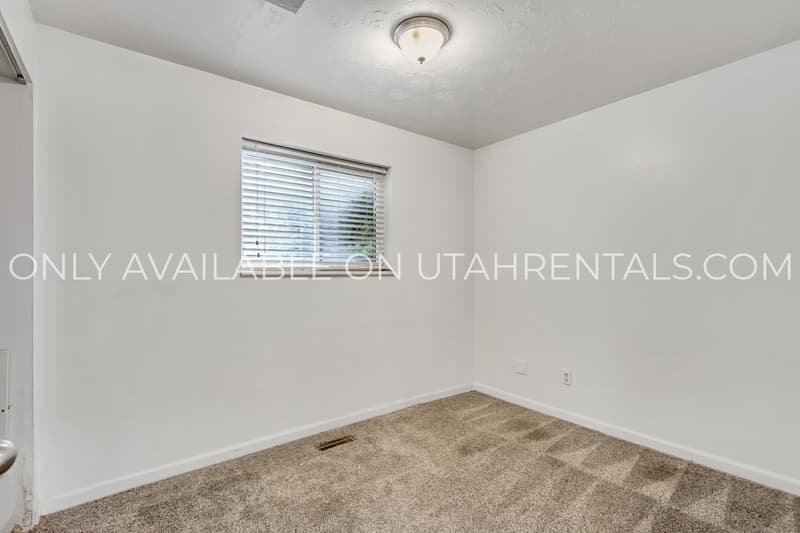 Farmington House: 398 W State St