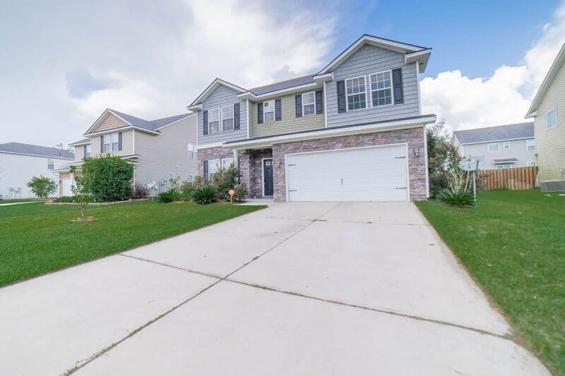 Savannah House: 126 Endicott Dr