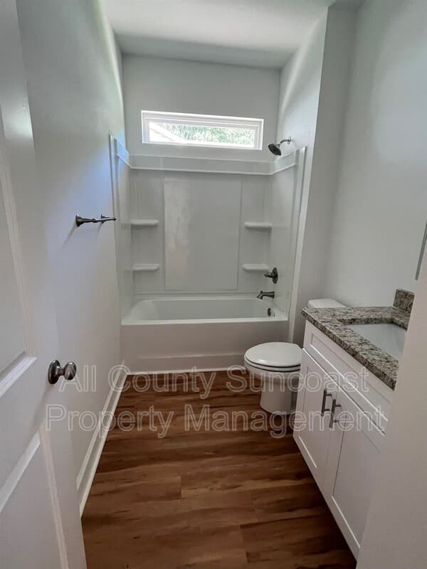Monticello House: 325 Melrose Dr