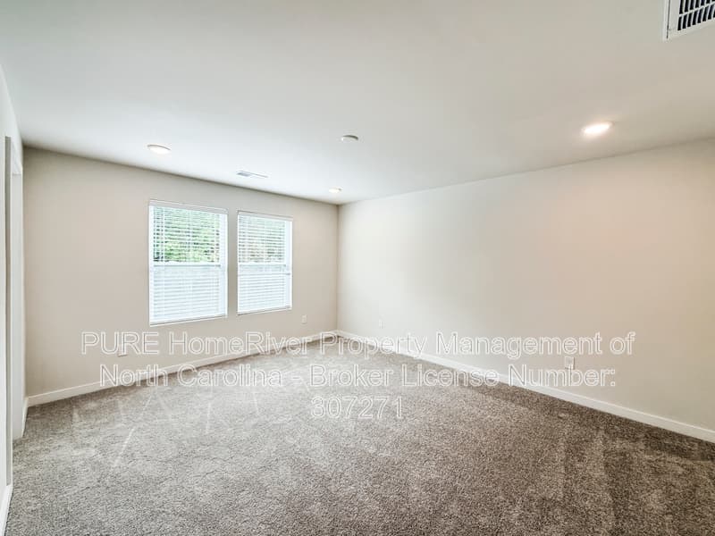 Hickory House: 2944 31st St Ln NE