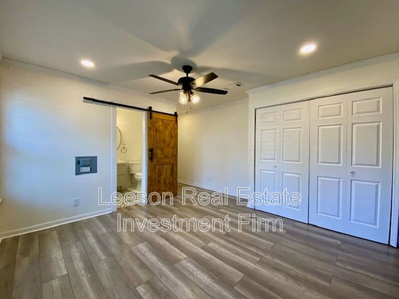 Shreveport House: 3792 Greenway Pl.