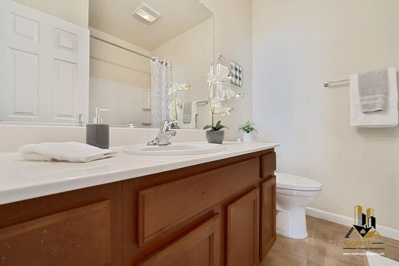 Lincoln House: 1836 Portello Way