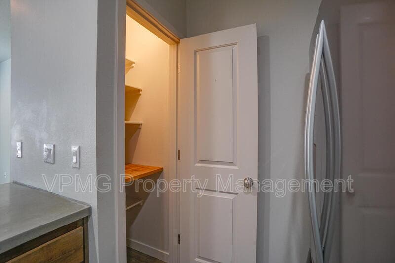 Ridgefield Townhome: 187 North 44th Place