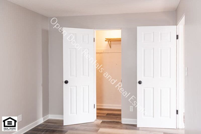 Auburn Condo: 202 N Jackson St