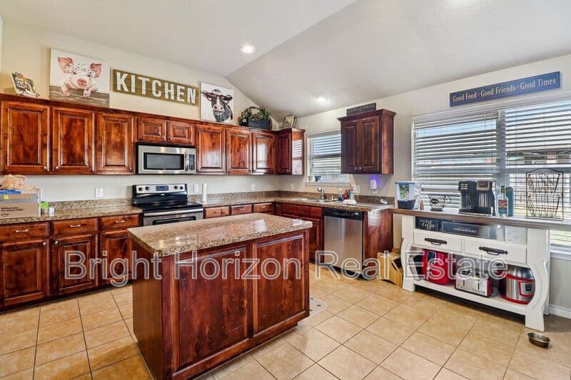 Fort Worth House: 8221 Mule Deer Run