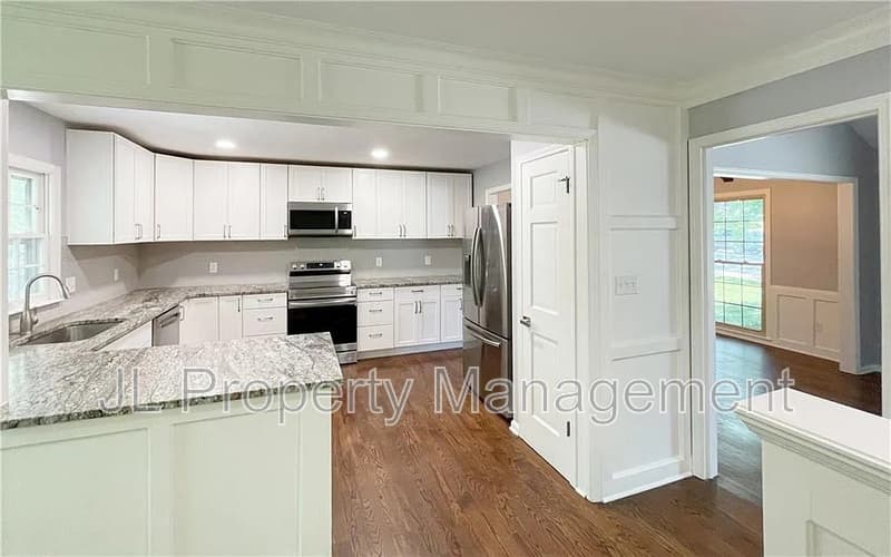 Overland Park House: 10020 Oakridge Drive