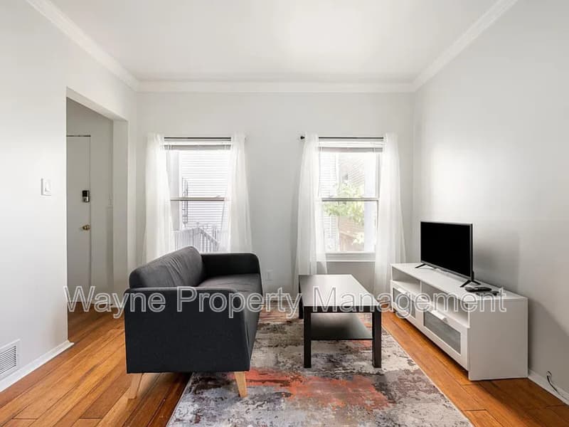 Chicago Condo: 1849 W Wellington Ave