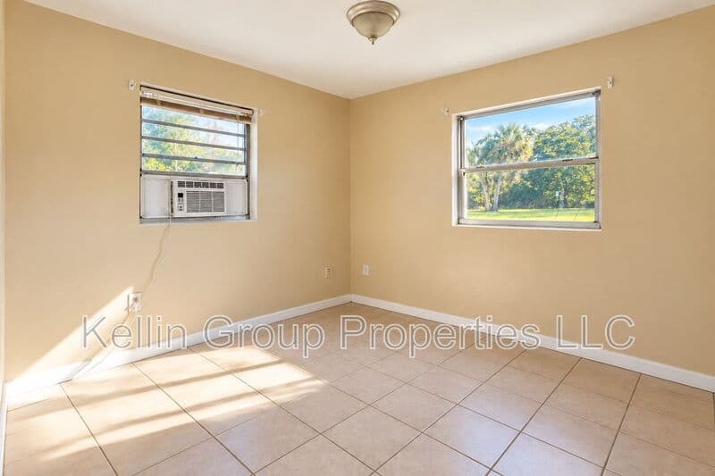 Lakewales Condo: 157 E Northside Drive