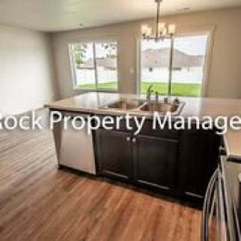 Spokane Valley Condo: 2009 North Flora Road