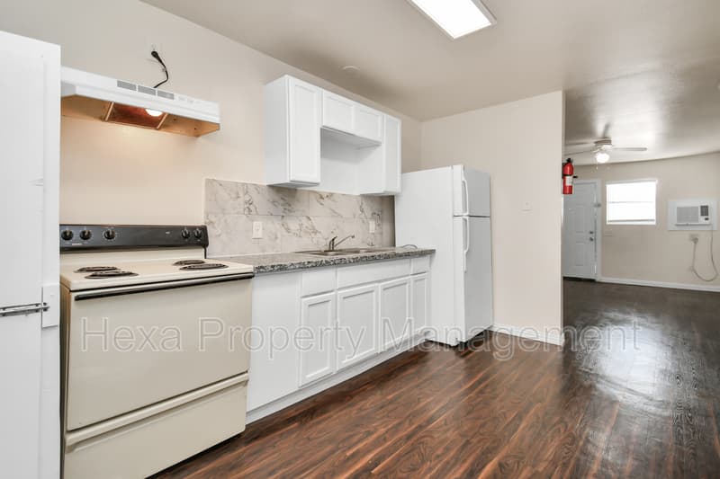 Houston Condo: 4207 Phlox St