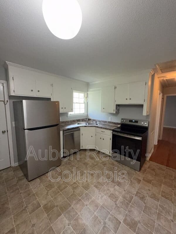 Columbia House: 1032 Lancaster St
