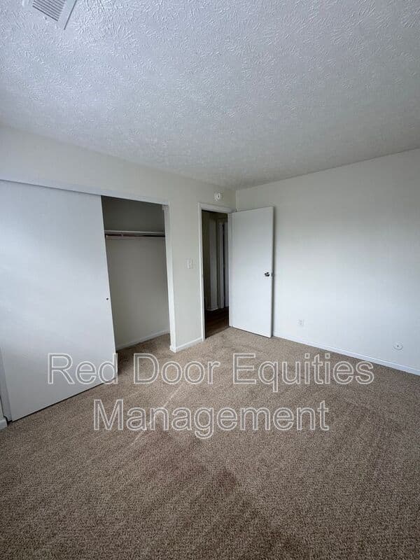 Lancaster House: 117 W Walnut St