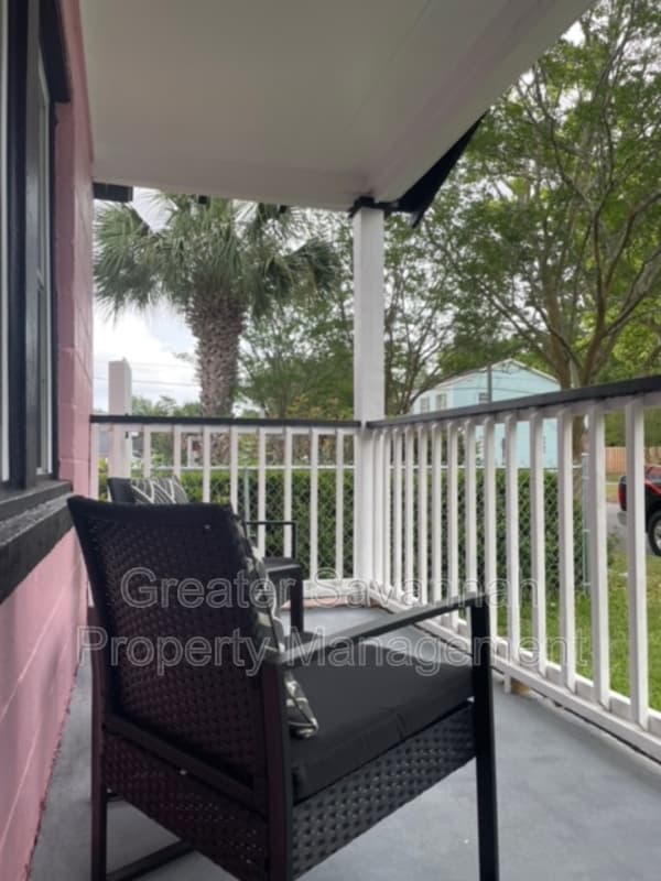Savannah House: 626 East Waldburg Street