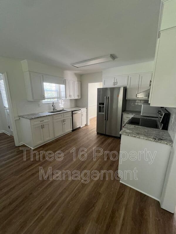 Evans House: 4211 Fairfield Cir