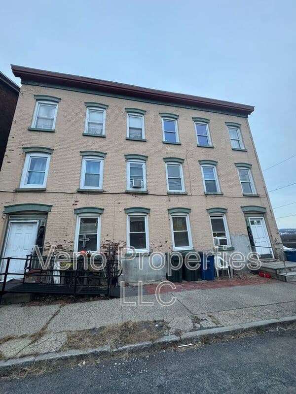 Cohoes House: 3 Cataract Street
