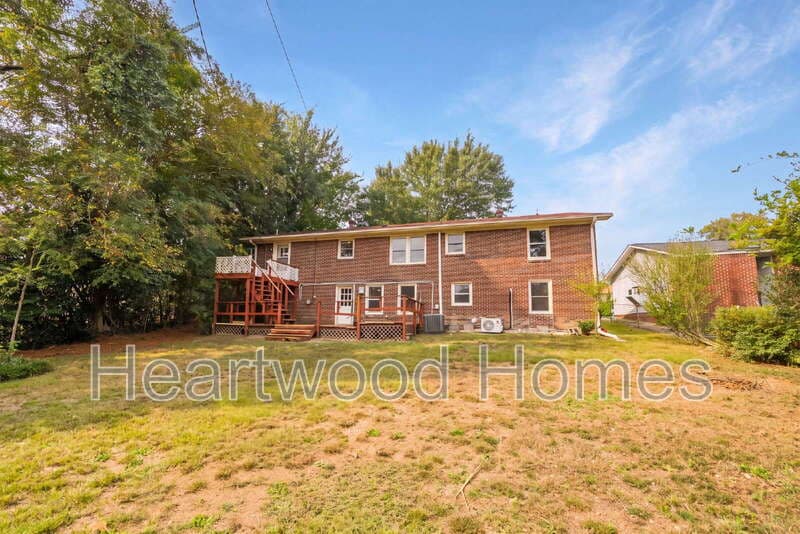 Columbia Condo: 1911 Cermack St