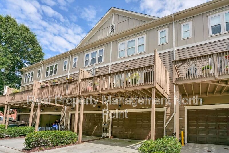 Decatur House: 3026 Eltham Pl