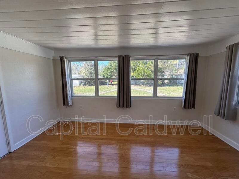 Clearwater House: 18 N Meteor Ave