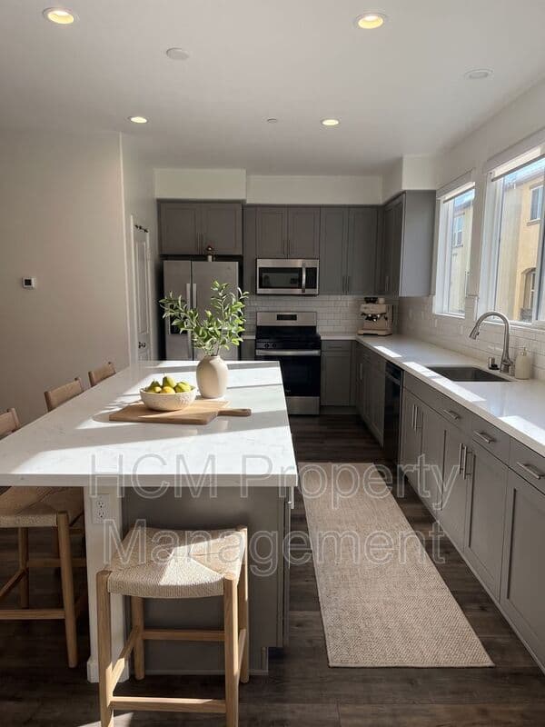 Santa Ana House: 120 S Pacific Ave