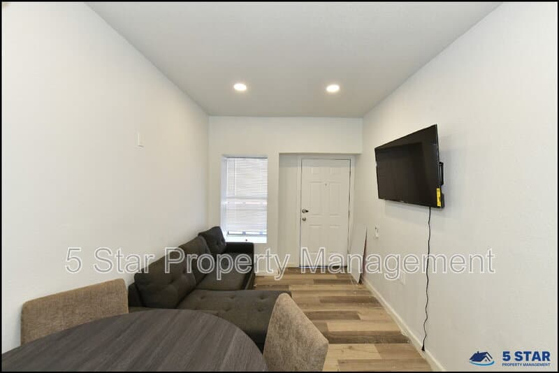 El Paso Condo: 6806 Alameda Ave