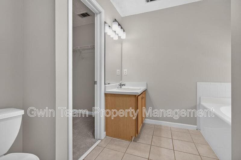 Monroe House: 4025 Hemingway Dr