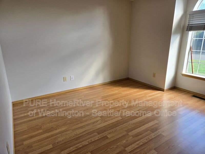 Buckley House: 11004 222nd Avenue Ct E