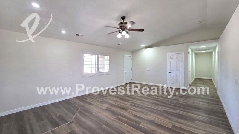 Hesperia House: 8305 Topaz Ave
