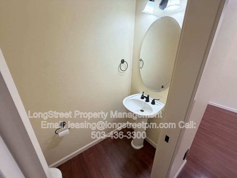 Salem House: 823 Crouchen St NW